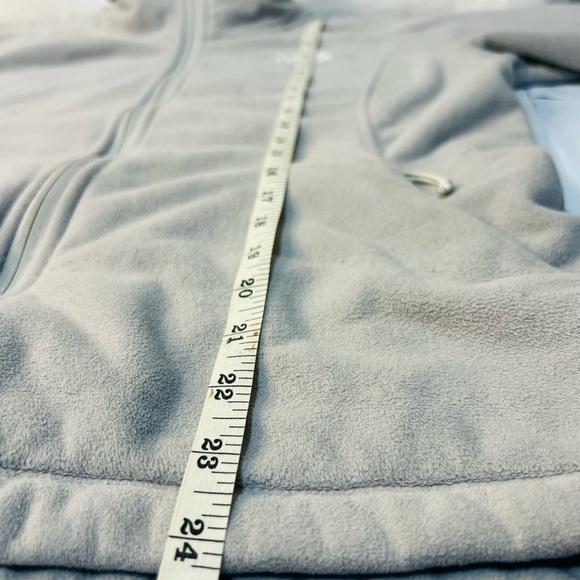 The North Face Light Gray Fleece Jacket - Picture 4 of 13